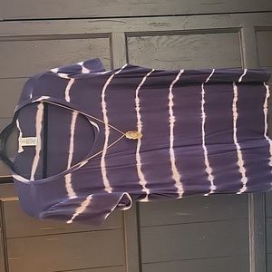 Short sleeve t shirt 1X size navy blue tie die with necklace gold mediallion